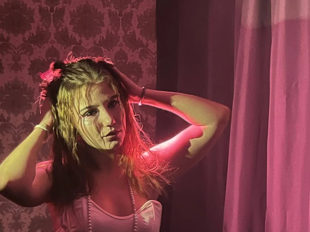 Angelina_Becker Chatroom