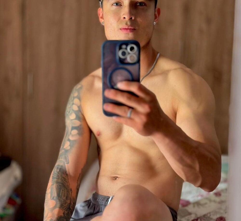 Angell_Moon_ Chatroom