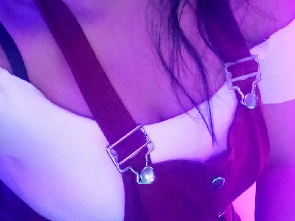 Angie696 Chatroom