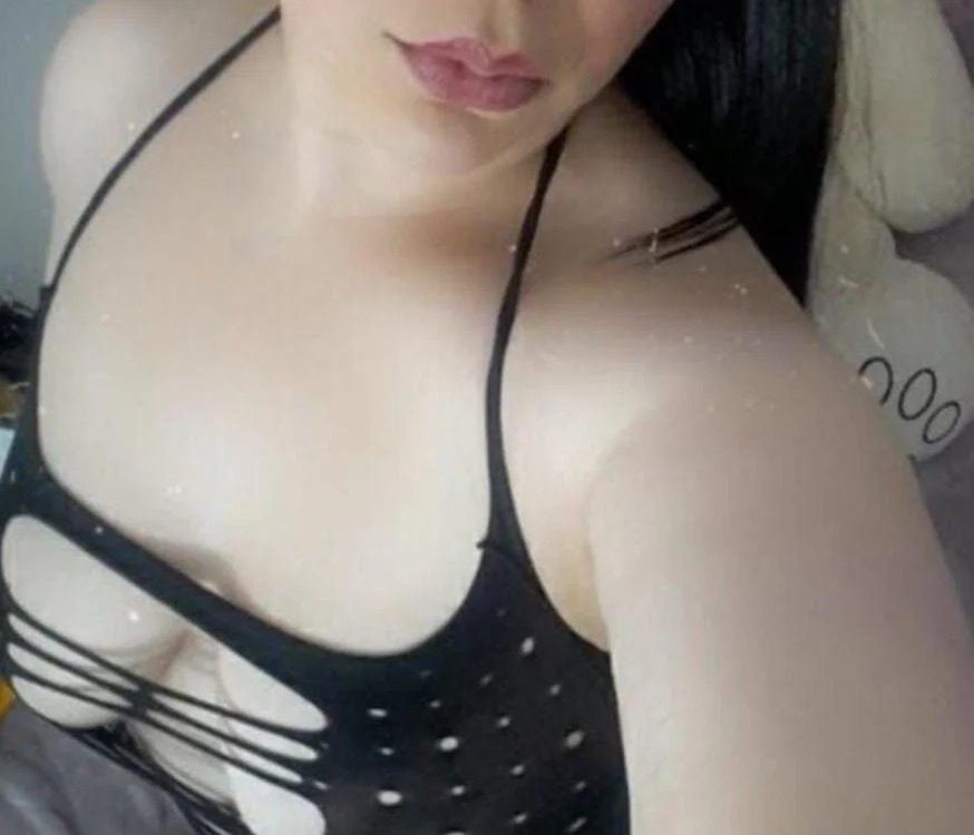 Angie_Peach Chatroom