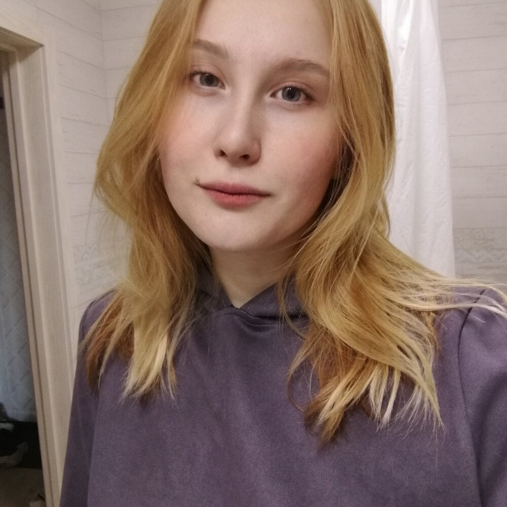 Anika_Lipps Chatroom