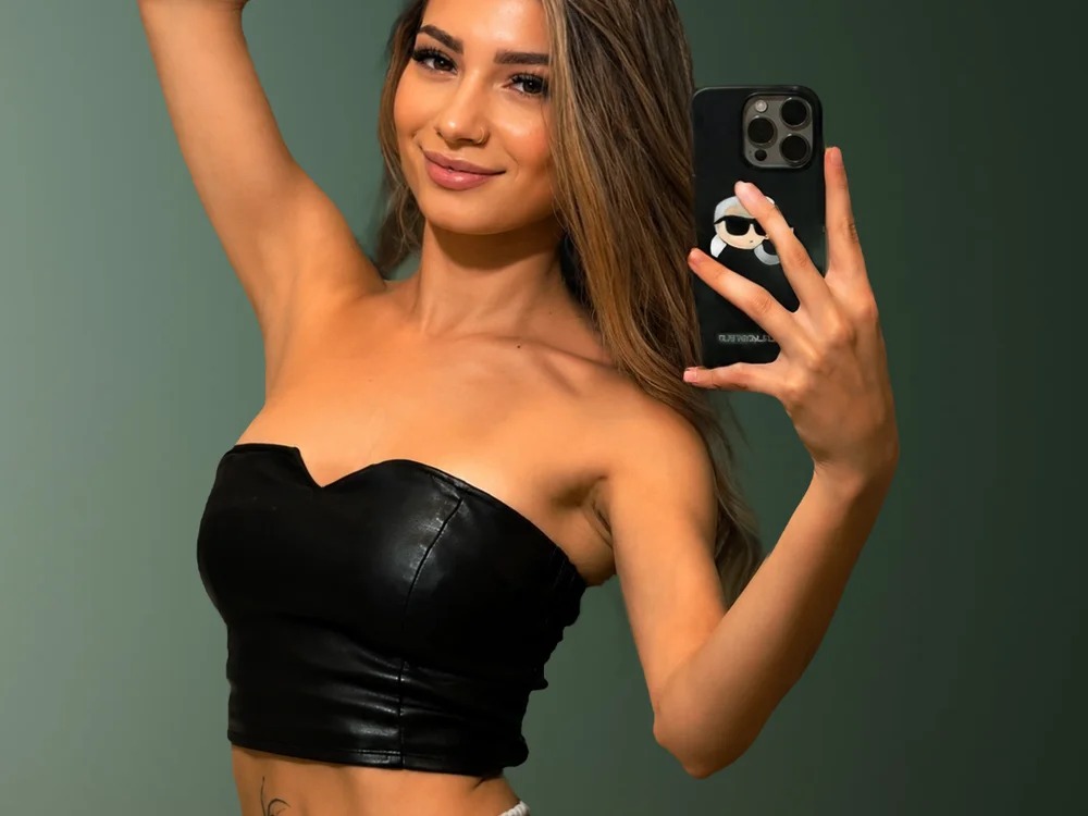 Anna_Brie Chatroom