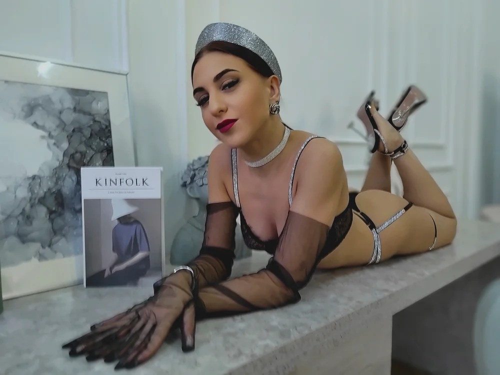 Anna_Gilbert Chatroom