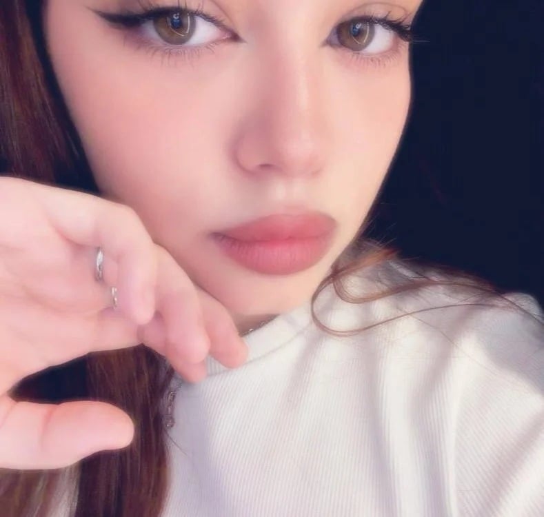 Anna_Hex Chatroom