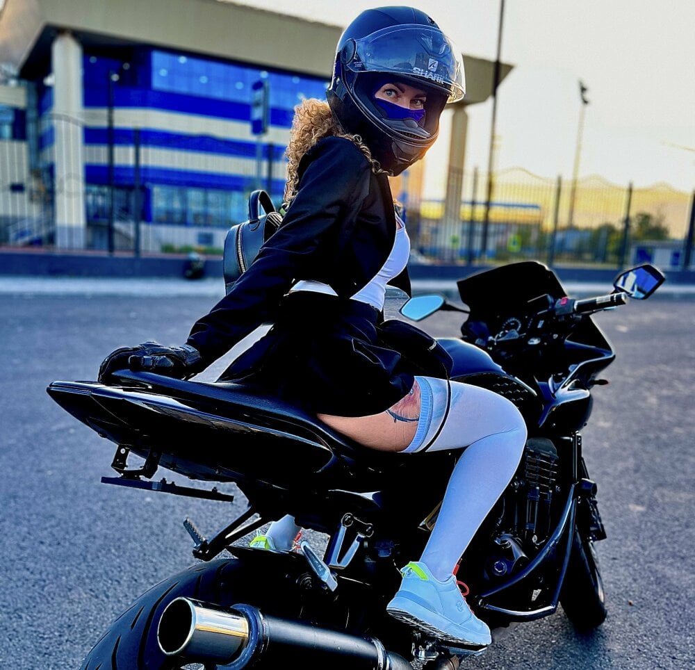 Anna__Herrera Chatroom