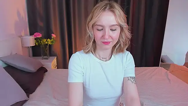 Annie_Leone Chatroom