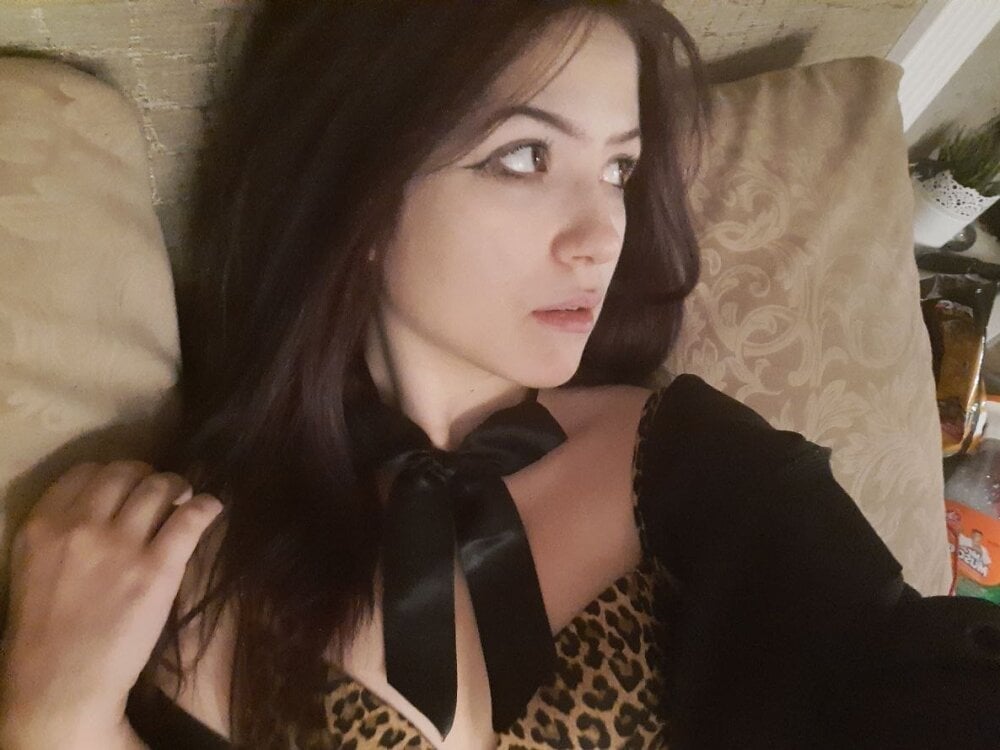 Anora_Miller Chatroom