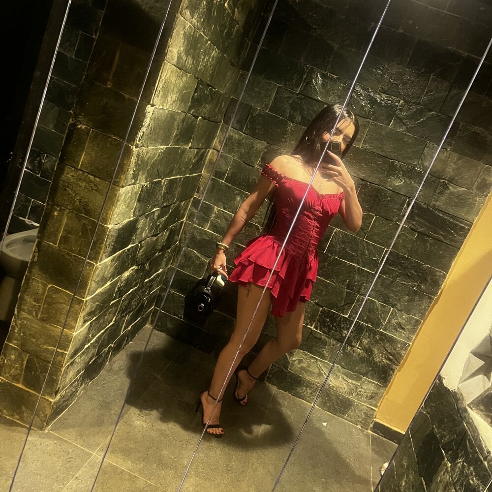 Antonella_russell Chatroom