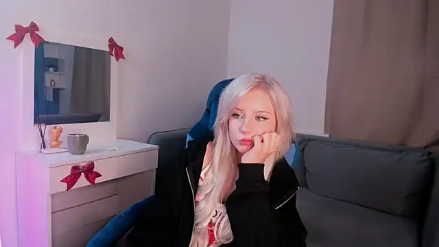 Apri1__White Chatroom