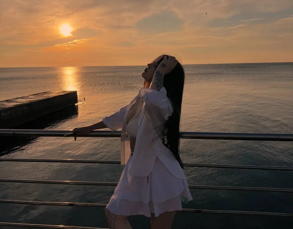 April_Blush_ Chatroom