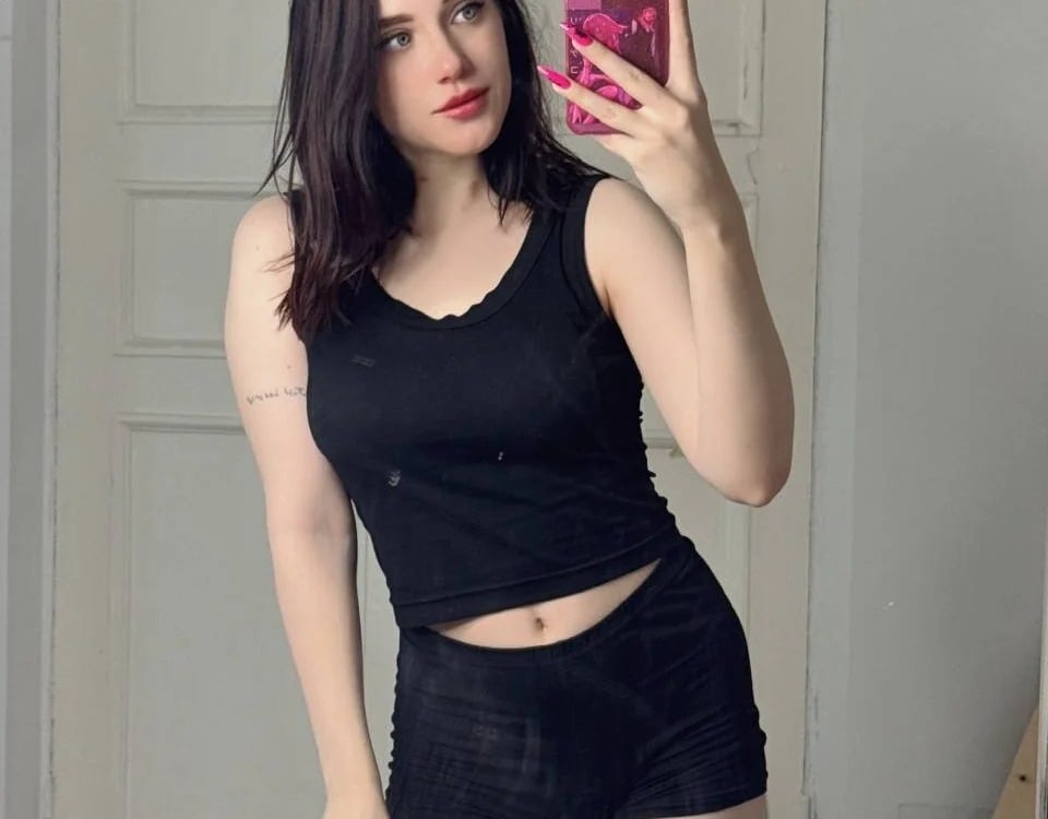 April_Elliot Chatroom