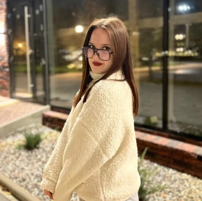 April_Mills_ Chatroom