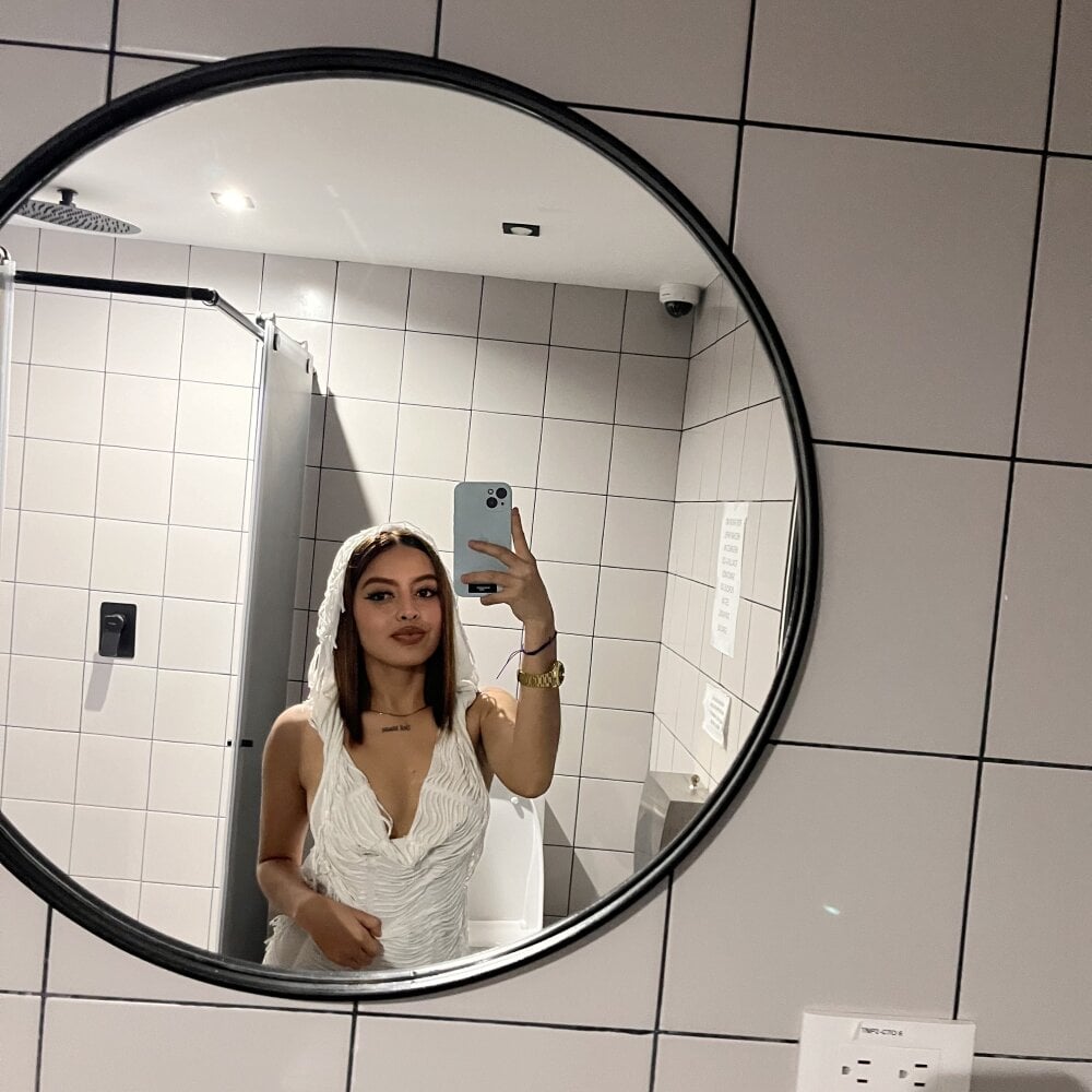 ArianaSilva_ Chatroom