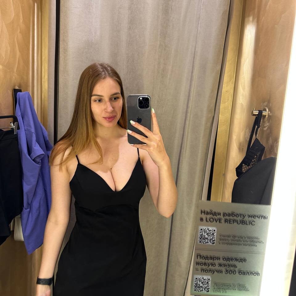 Ariana_Weinn Chatroom