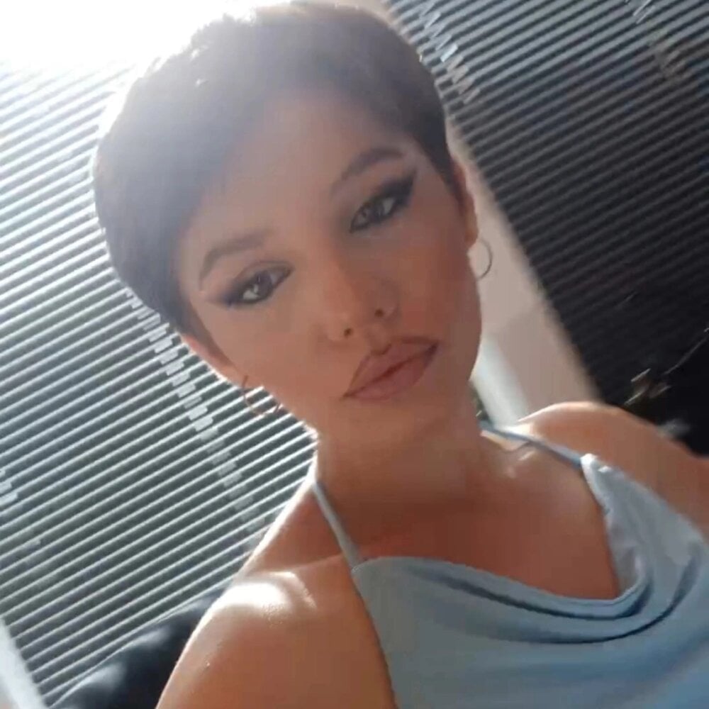 ArielleParis Chatroom