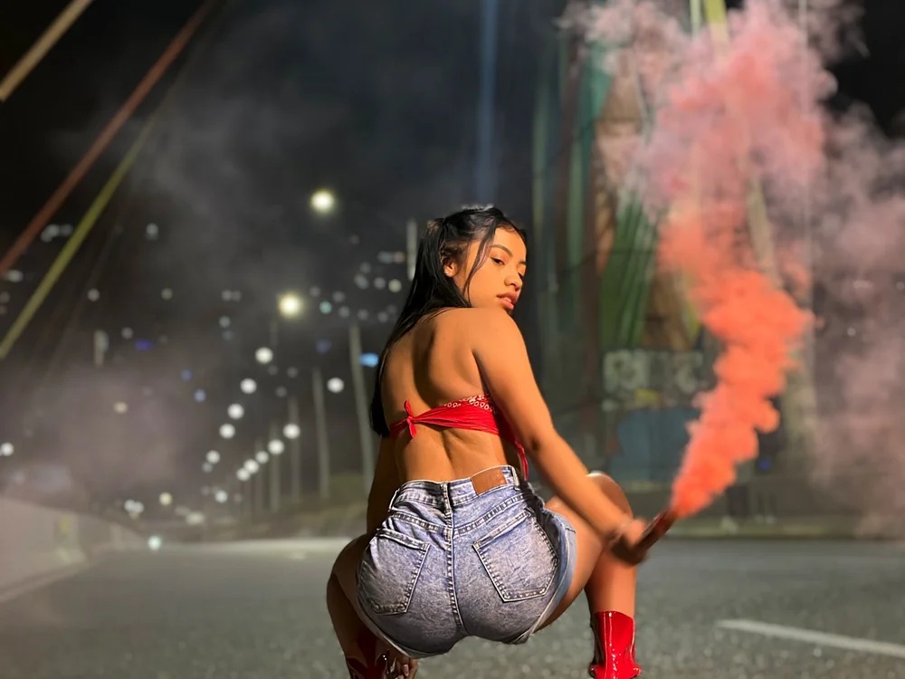 AriiaStarr2 Chatroom