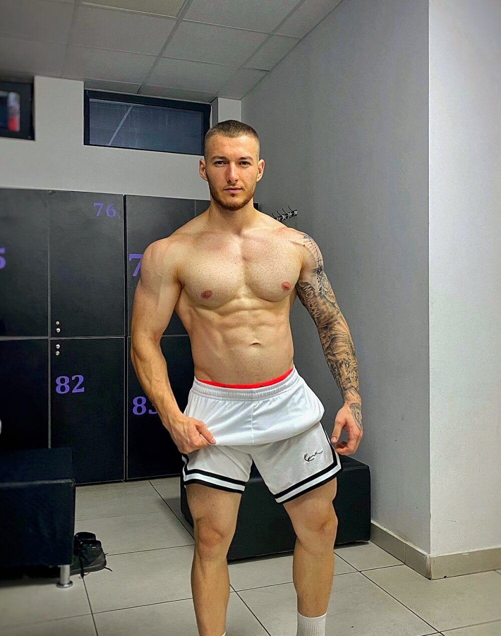 Aron_Muscle Chatroom