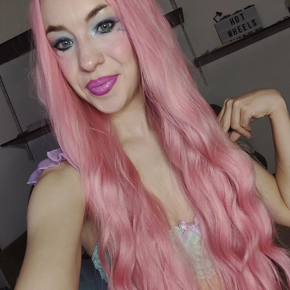 AsMessyAsyouWish Chatroom