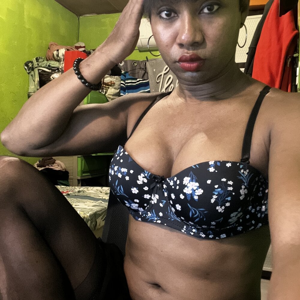 AsianBlackBeauty69 Chatroom
