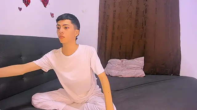 Axel_Sweet18 Chatroom