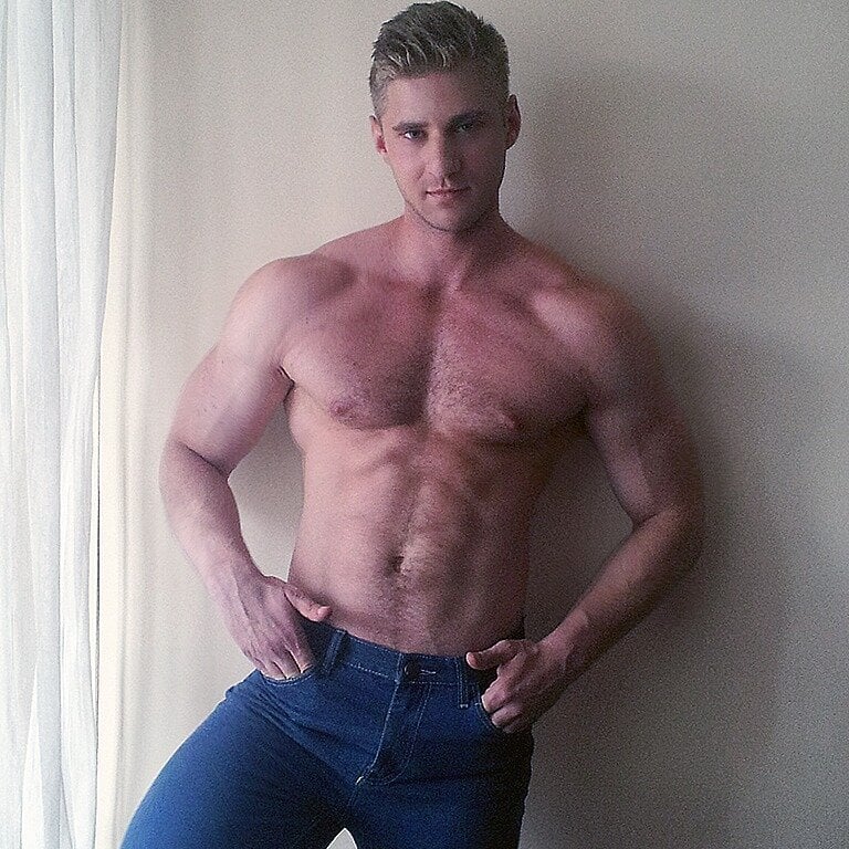 BLOND_GOD Chatroom