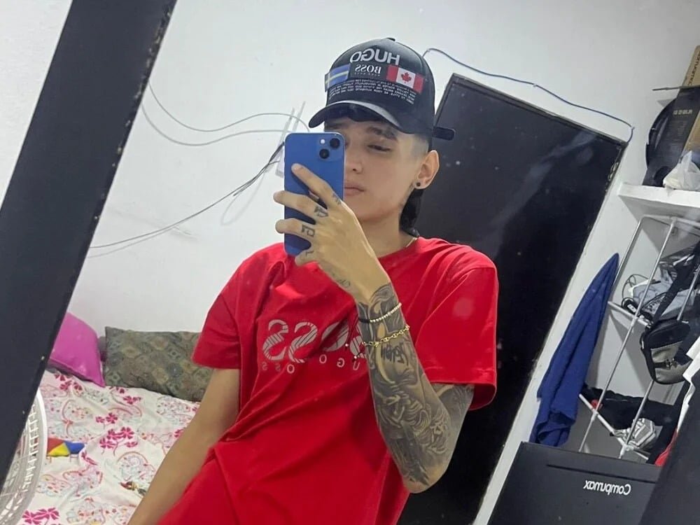 BOY-767 Chatroom