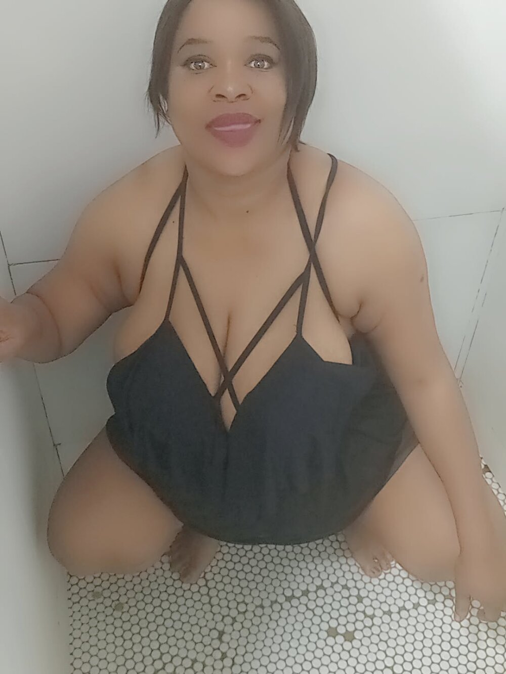 BUSTY_QUEEEN Webcam Profile Picture BUSTY_QUEEEN Chatroom