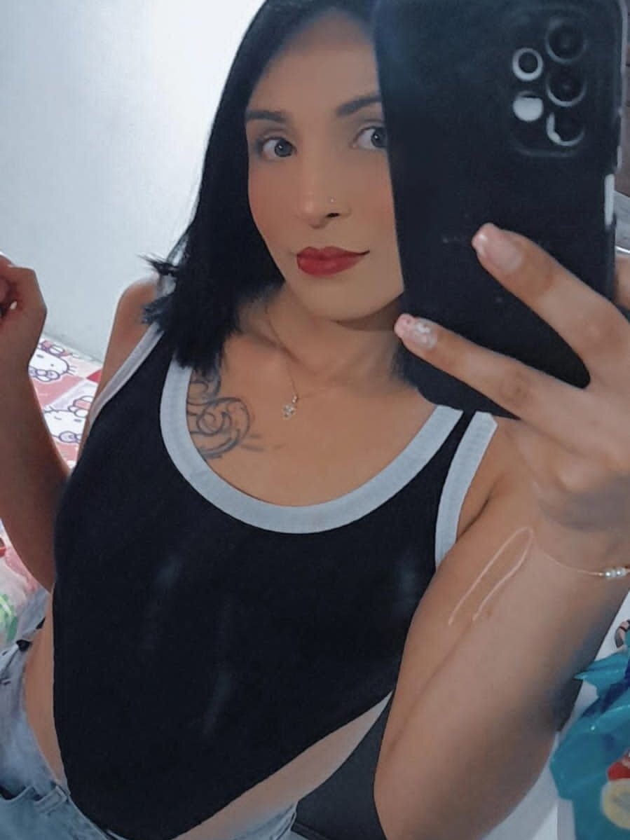 BabyLipsTGirl Chatroom