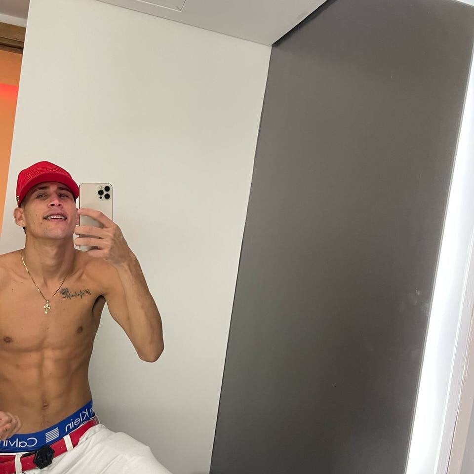 Badboy_Skinny Chatroom