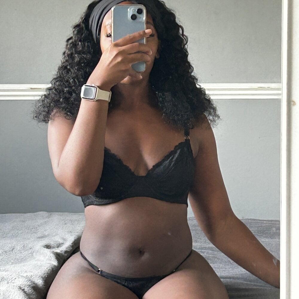 BaddieS_x Webcam Profile Picture BaddieS_x Chatroom