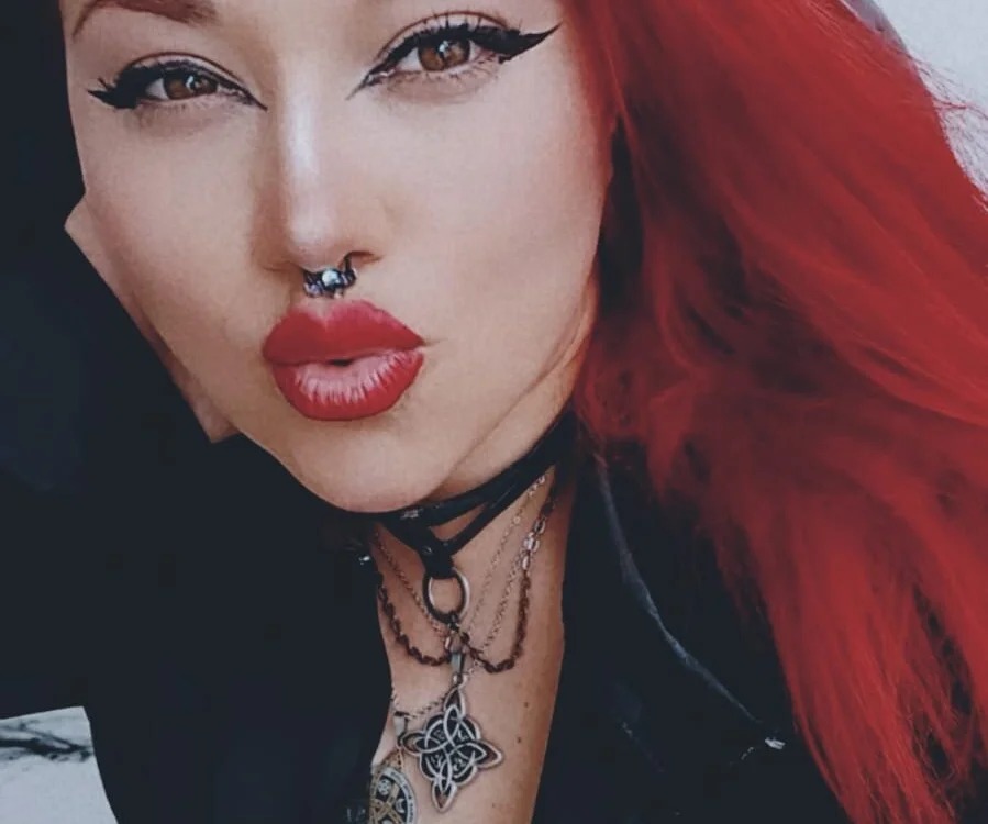 Batthory_miaa Chatroom