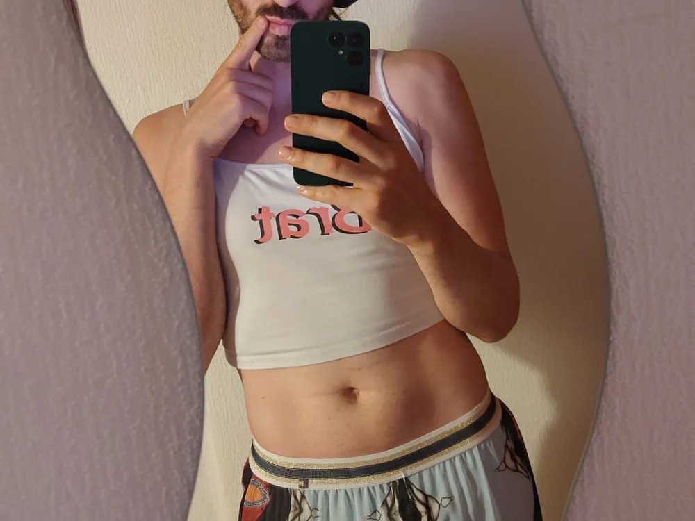 Beardycutey Chatroom