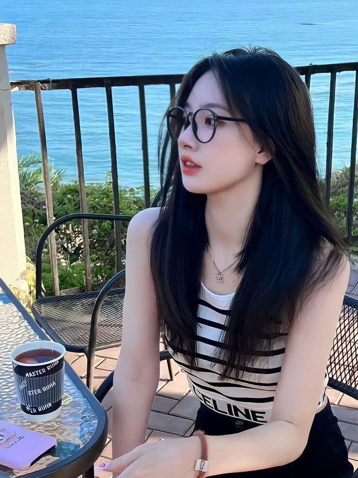 Bee-bgolden Chatroom