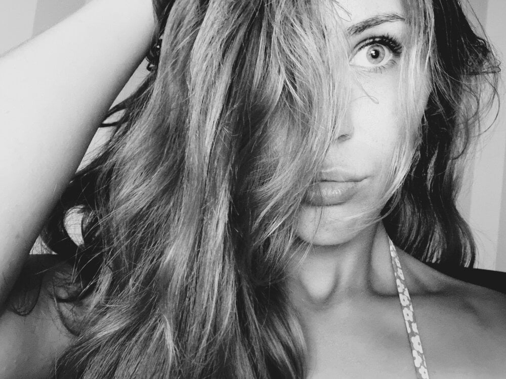 BeeGabriellaHoney Chatroom