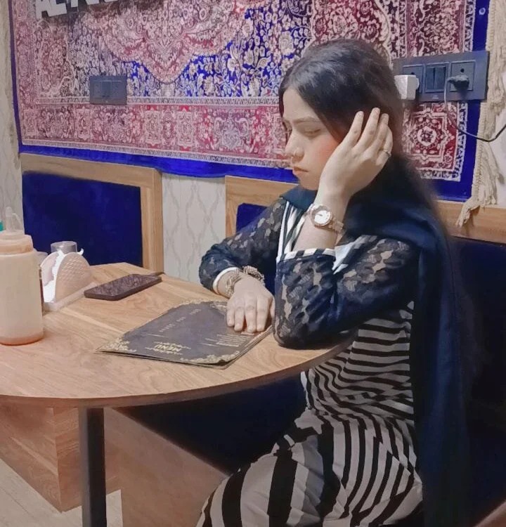 Begum_Jaaan Chatroom