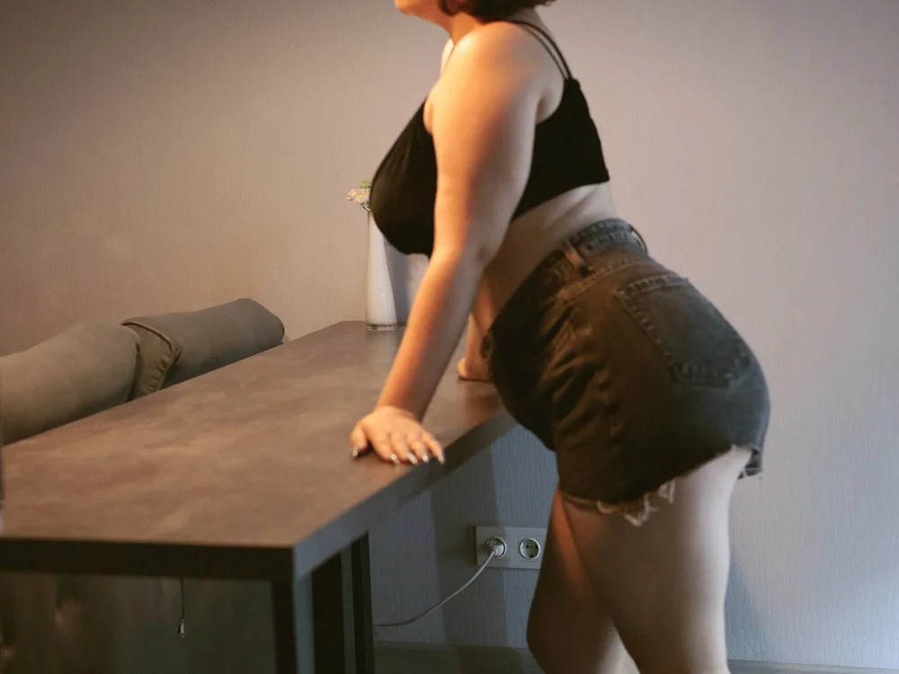 BellaGotze Chatroom