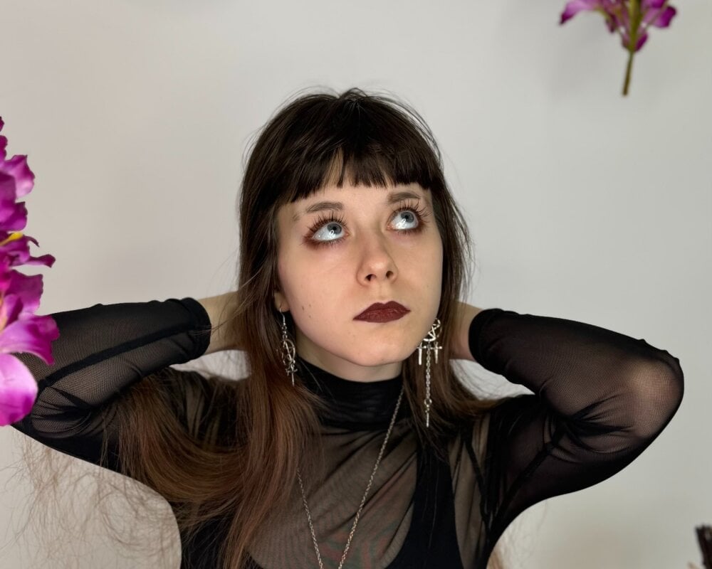 BellaLewter Chatroom