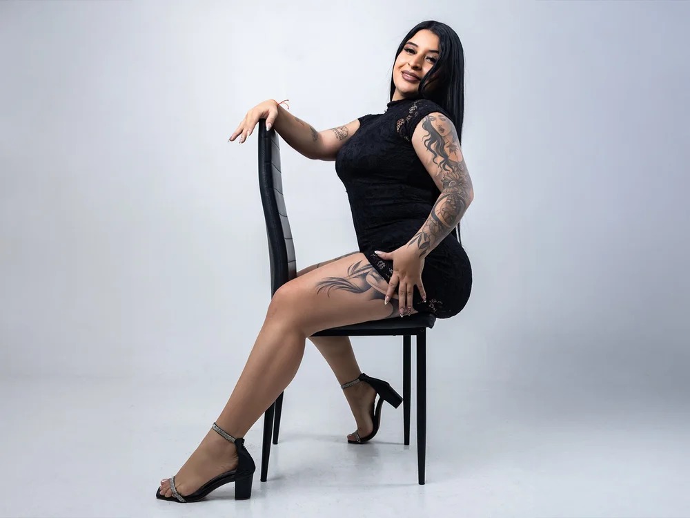BellaMonrow Chatroom