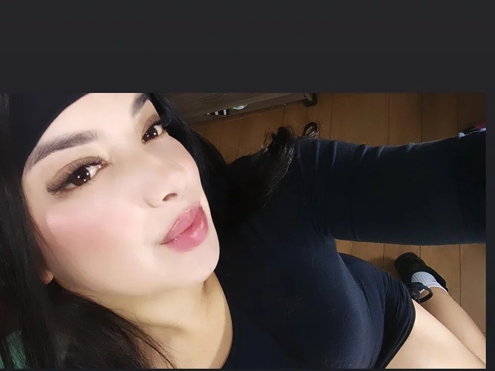 Bella_Stoone_ Chatroom
