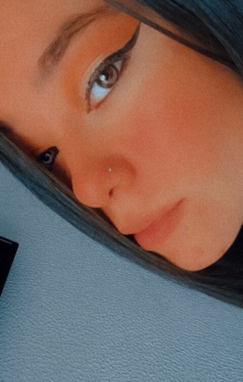 Bella_Thorm Chatroom