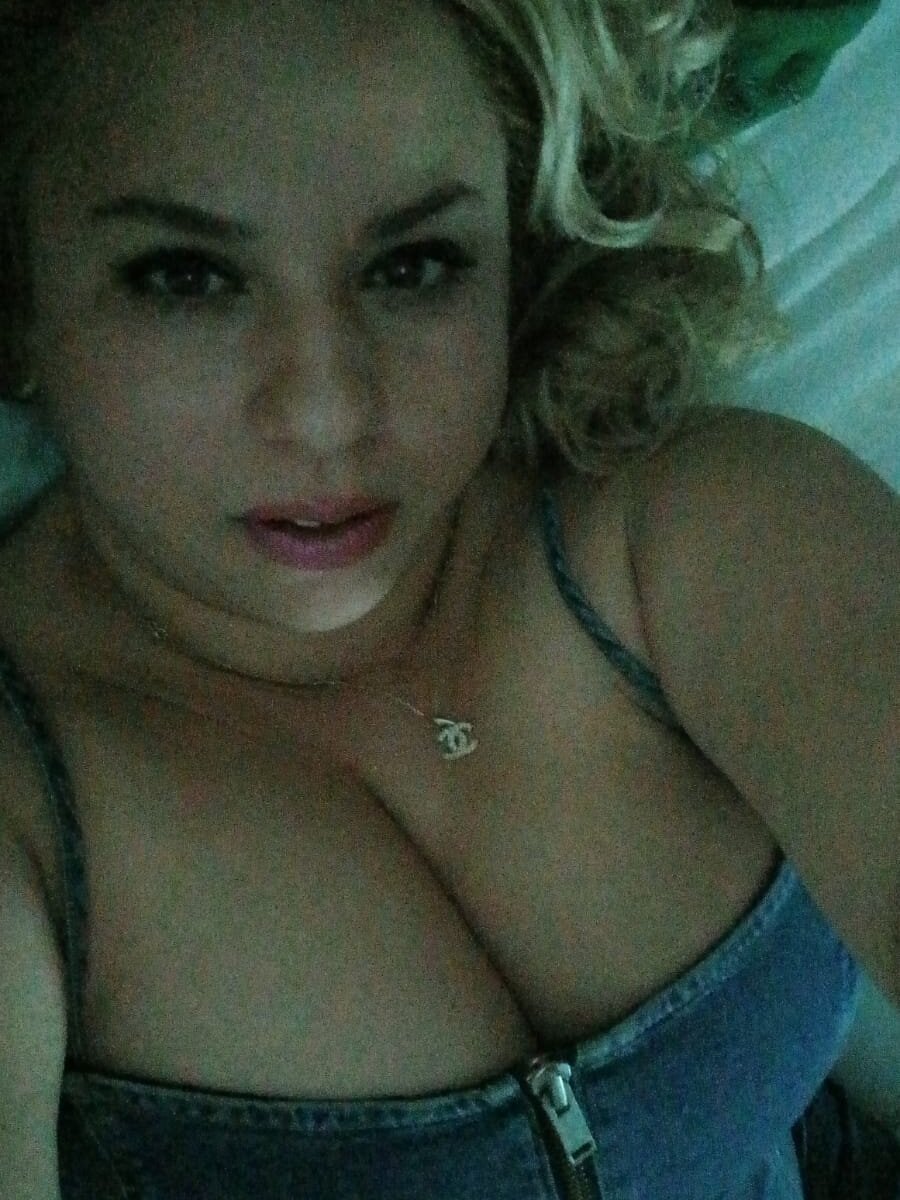 BelleInna Webcam Profile Picture BelleInna Chatroom