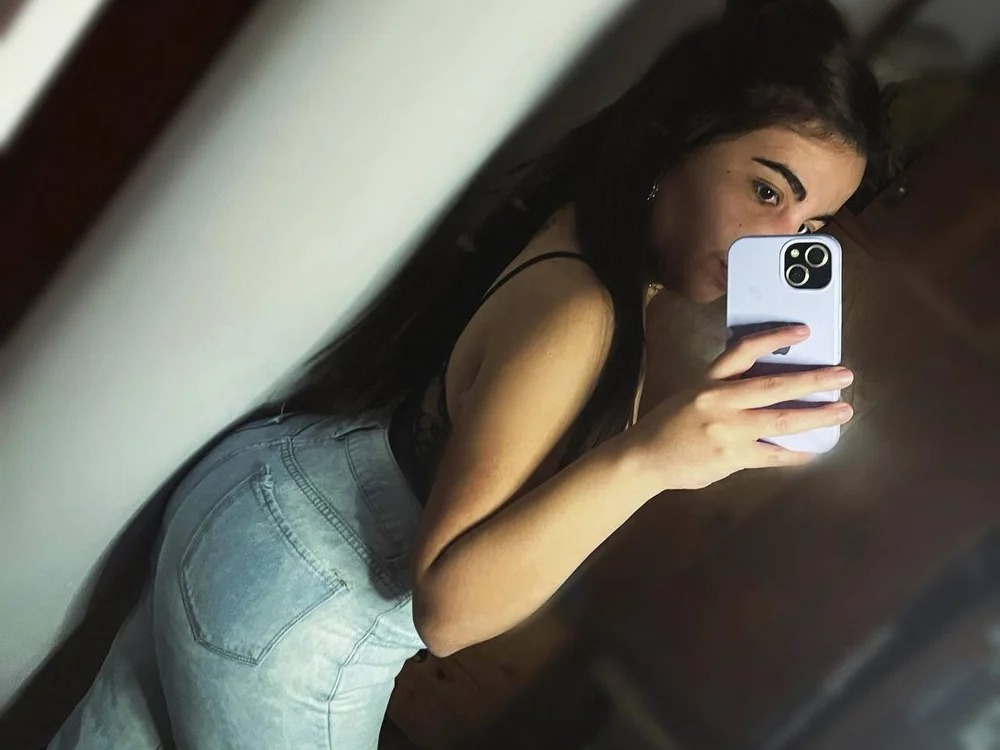 Betty_Cole Chatroom