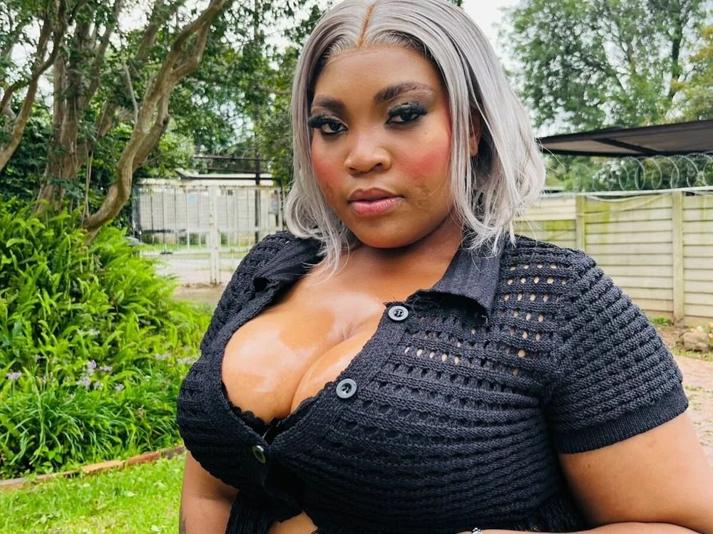 BeverlyQueen15 Chatroom