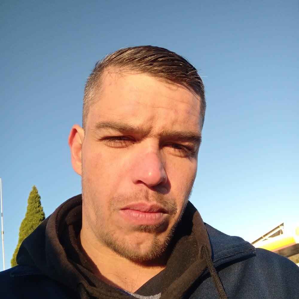 Bigcock10120 Chatroom