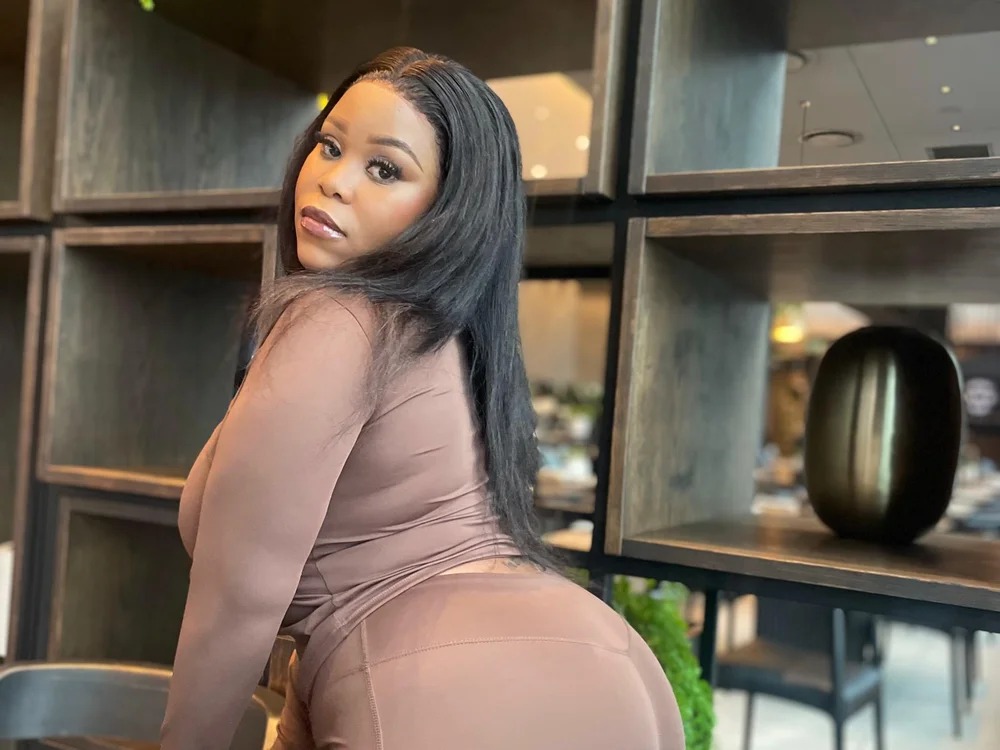 BiggAssAngie1 Chatroom