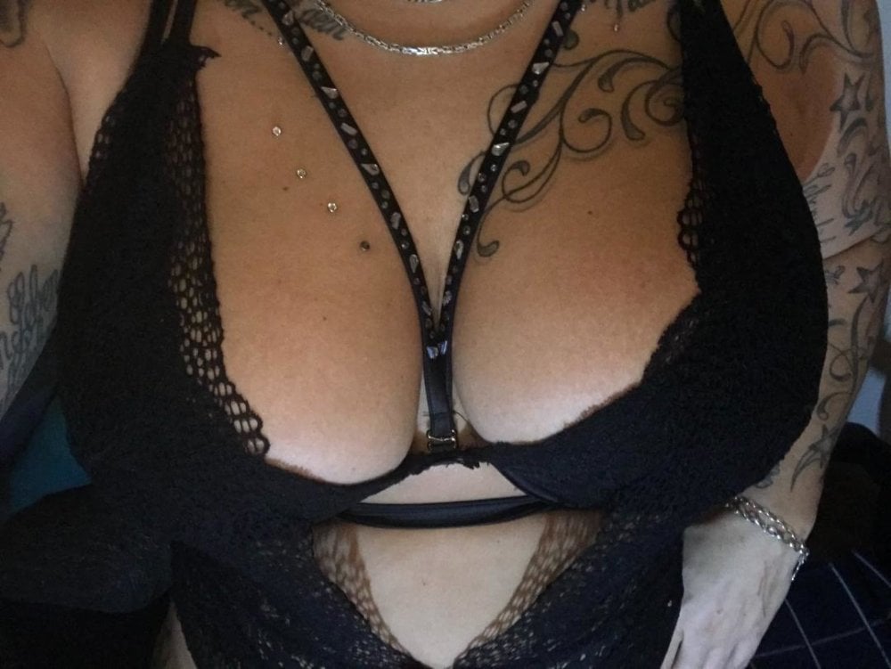 BlackWitch6 Chatroom