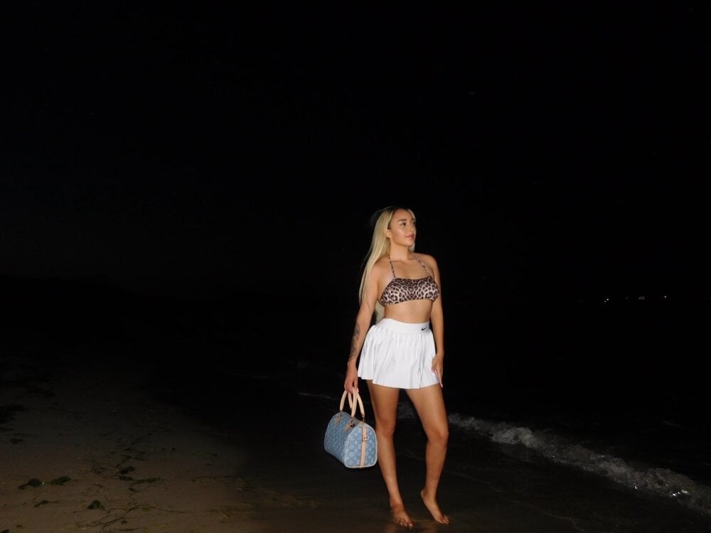 BlondBellaxxx Chatroom