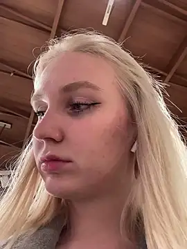 Blond_doll Chatroom