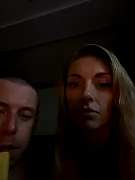 BlondeHornyBaddiex Chatroom