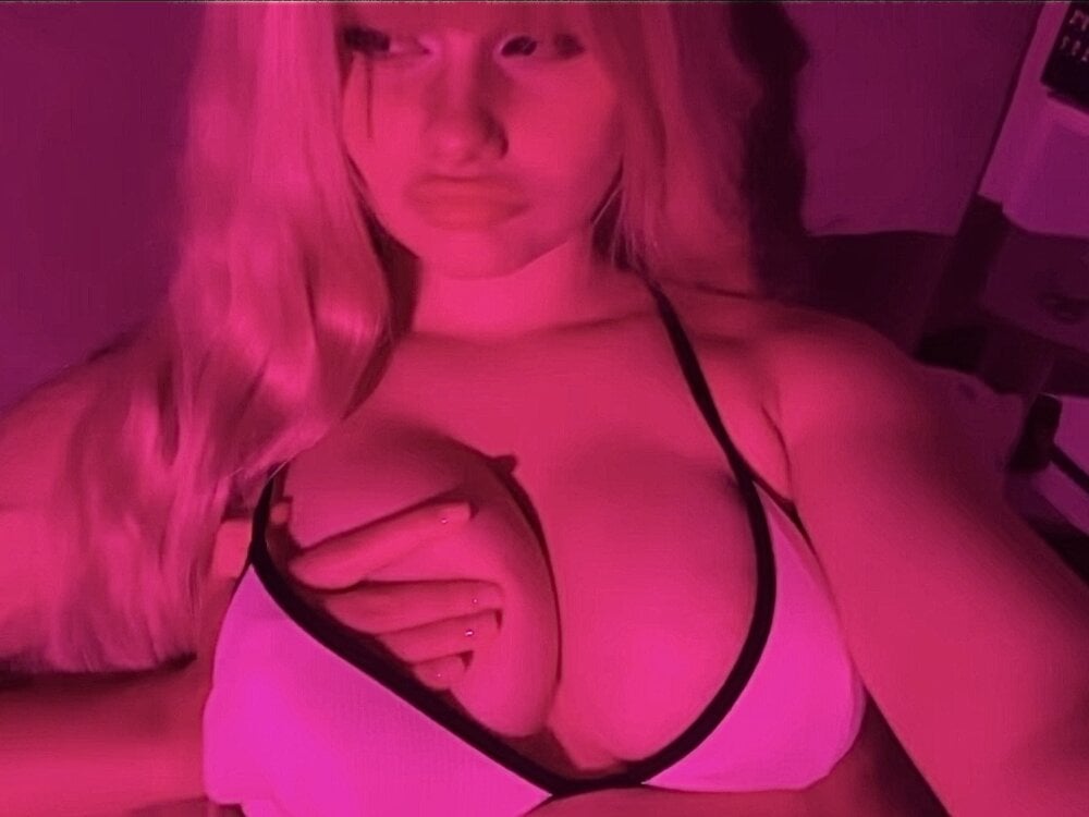 BlondyyArish Chatroom
